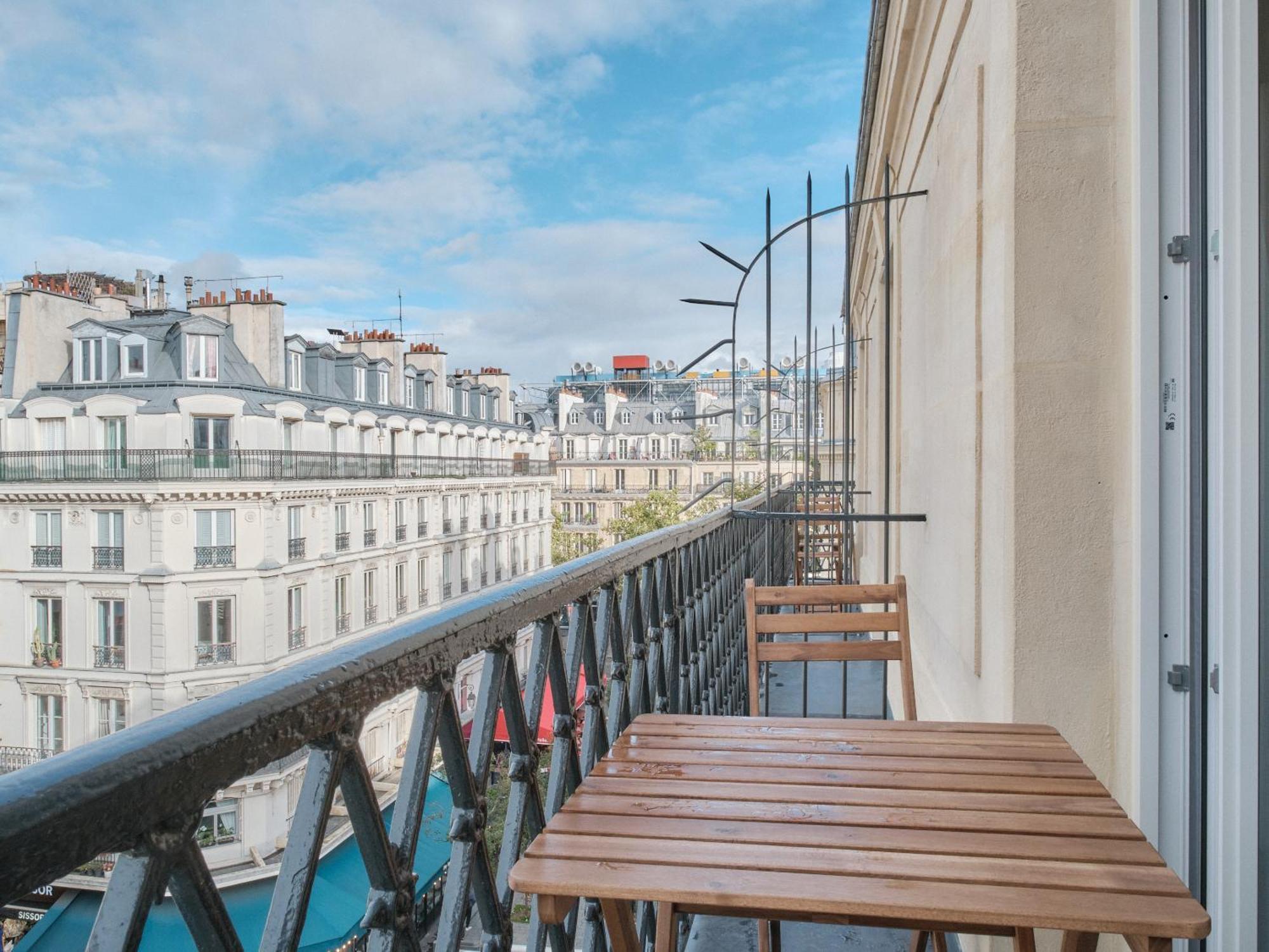 Deluxe Studio with Balcony and City View 502
